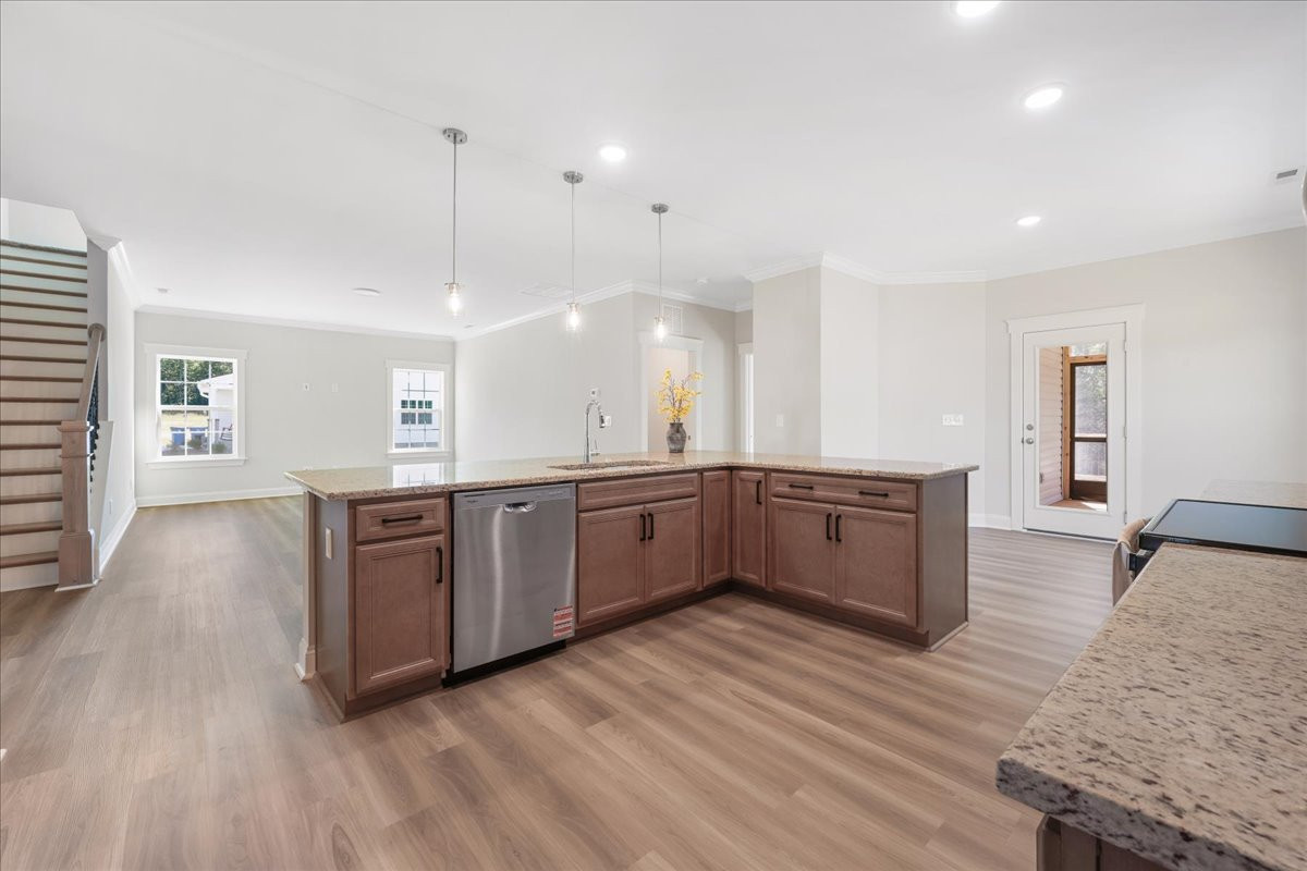 https://assets.windsorhomes.us/img/RFM_lot41_Bailey_elvE_413_Stonewell_Court_kitchen_2.jpg