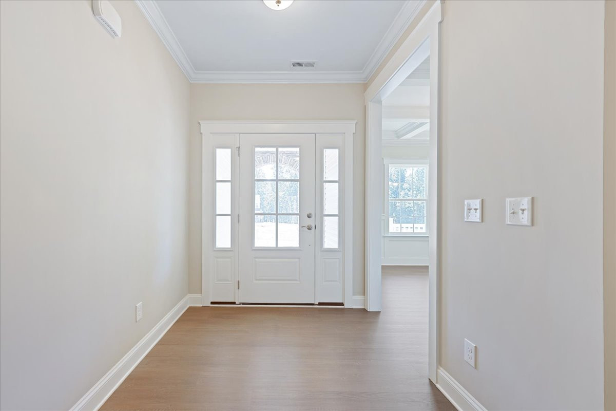 https://assets.windsorhomes.us/img/RFM_lot45_Cotswold_elvG_406_Stonewell_Court_foyer.jpg