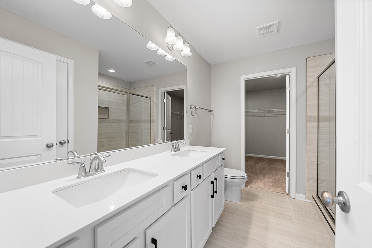 https://assets.windsorhomes.us/img/RP_lot64_Stoddard_elvF_4482_Olivine_Ln_primary_bath.jpg