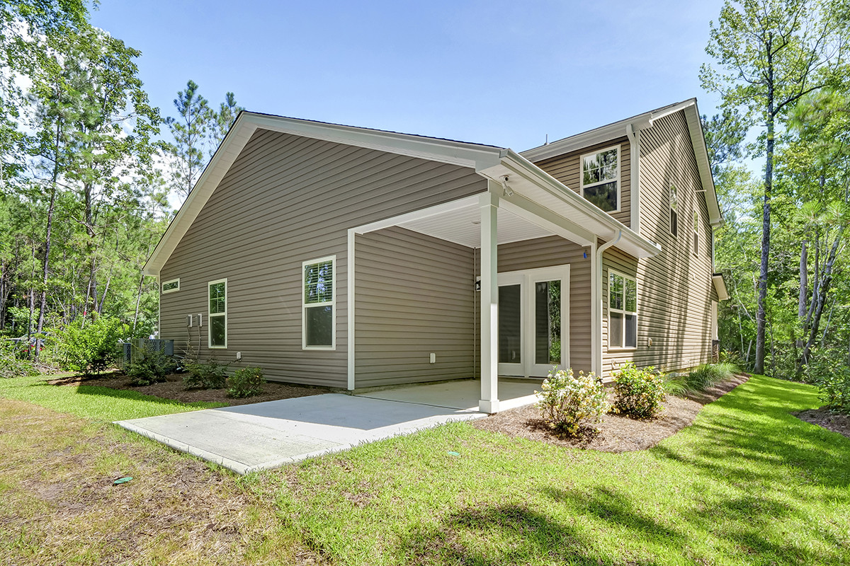 https://assets.windsorhomes.us/img/RR_lot23_Bailey_elvE_789_Compass_Rose_Lane_SW_exterior_back_rear.jpg