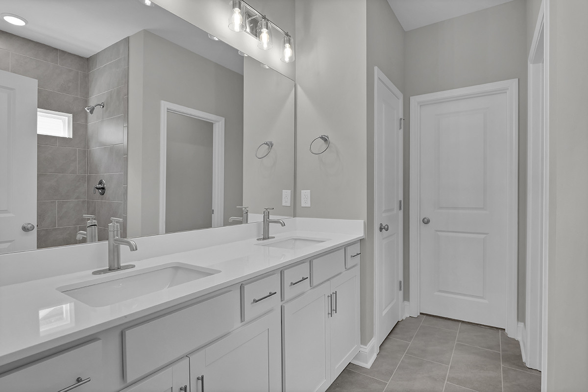 https://assets.windsorhomes.us/img/RR_lot61_Columbia_elvA_349_Eden_Drive_SW_primary_bath.JPG