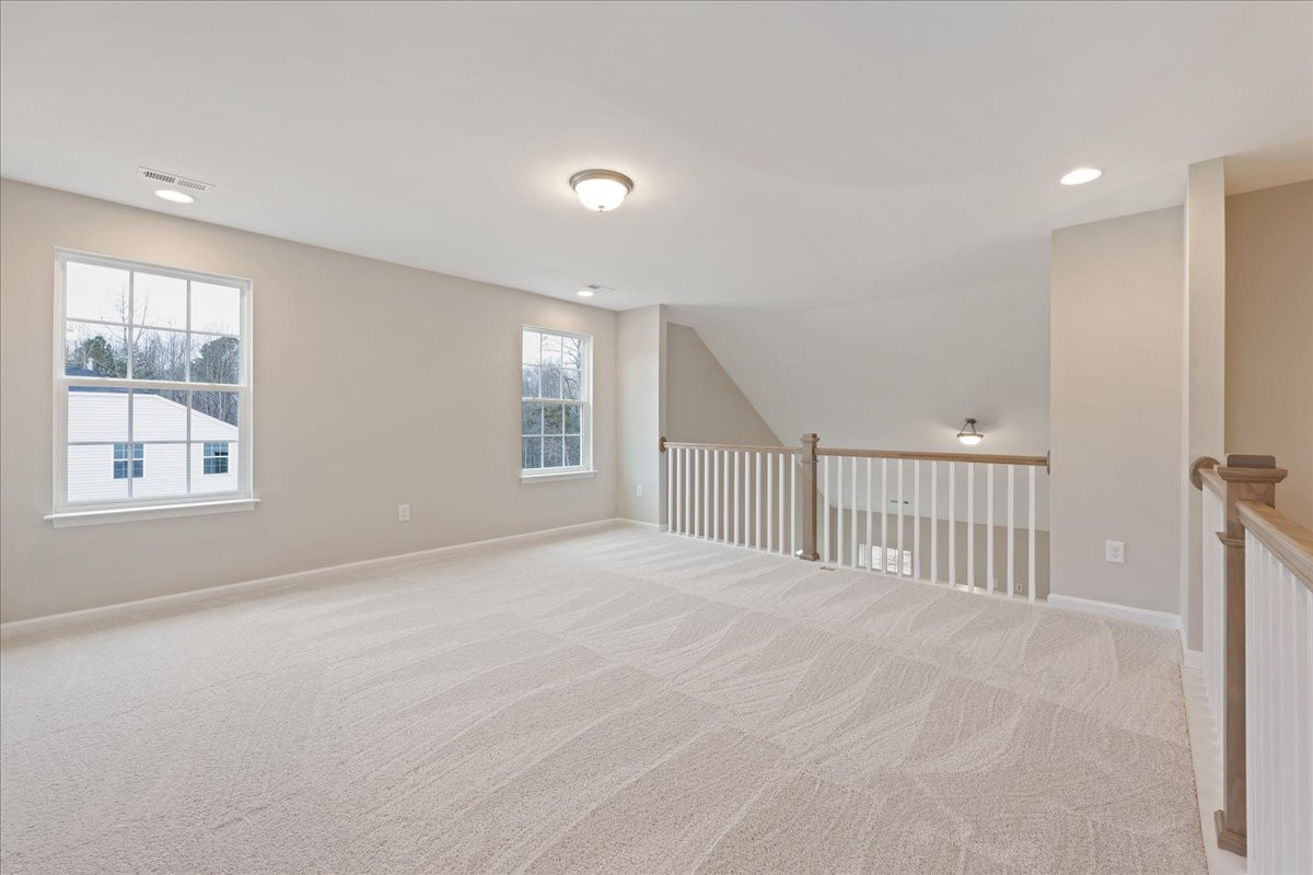 https://assets.windsorhomes.us/img/SWS_lot10_Richmond_A_5361_Salem_Woods_Dr_loft.jpg