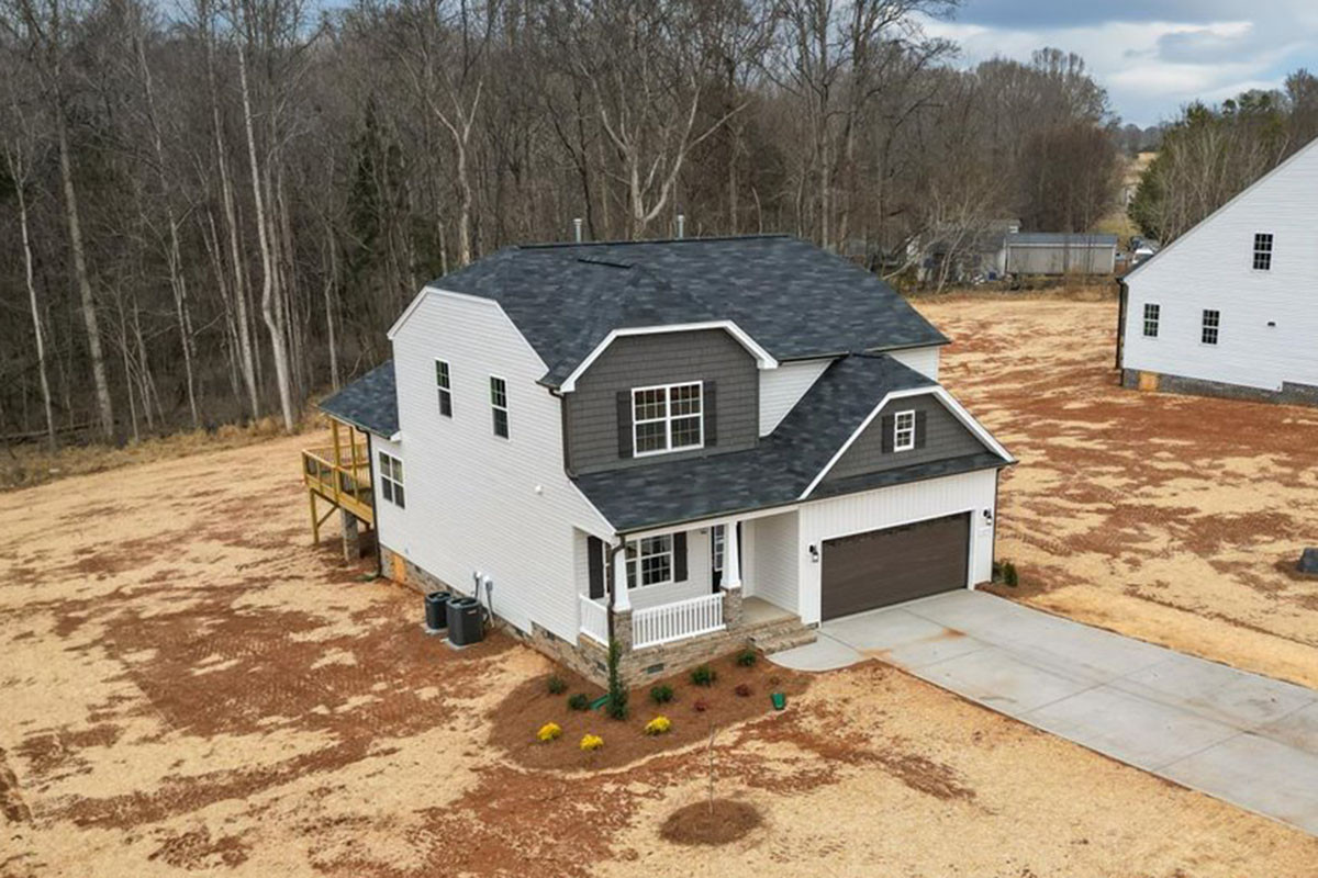 https://assets.windsorhomes.us/img/SWS_lot11_Bailey_C_5375_Salem_Woods_Dr_exterior_side_drone.jpg