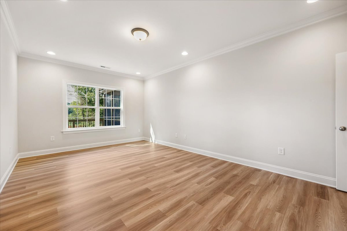 https://assets.windsorhomes.us/img/SWS_lot20_Midland_elvD_5344_Salem_Woods_Dr_primary_Bedroom_2.jpg
