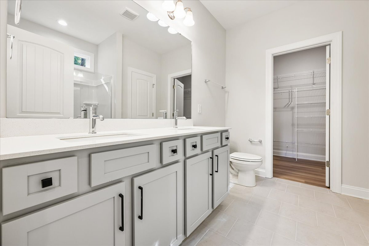 https://assets.windsorhomes.us/img/SWS_lot20_Midland_elvD_5344_Salem_Woods_Dr_primary_bath.jpg