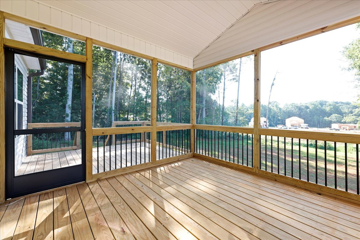 https://assets.windsorhomes.us/img/SWS_lot20_Midland_elvD_5344_Salem_Woods_Dr_screen_porch.jpg
