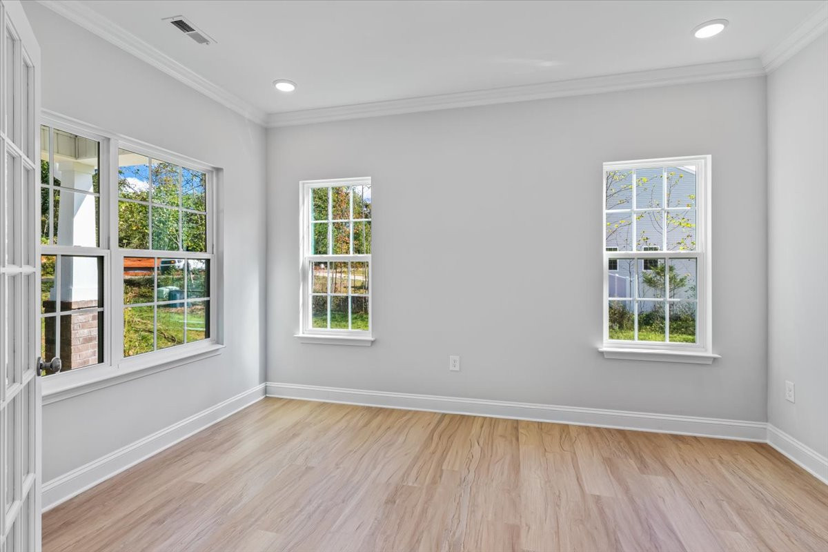 https://assets.windsorhomes.us/img/SWS_lot76_Cameron_elvB_5504_Jaeger_Drive_dining_2.jpg