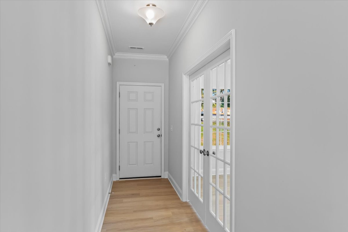 https://assets.windsorhomes.us/img/SWS_lot76_Cameron_elvB_5504_Jaeger_Drive_foyer.jpg