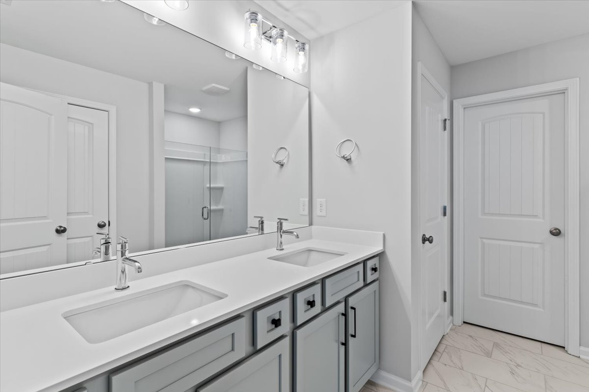 https://assets.windsorhomes.us/img/SWS_lot76_Cameron_elvB_5504_Jaeger_Drive_primary_bath.jpg