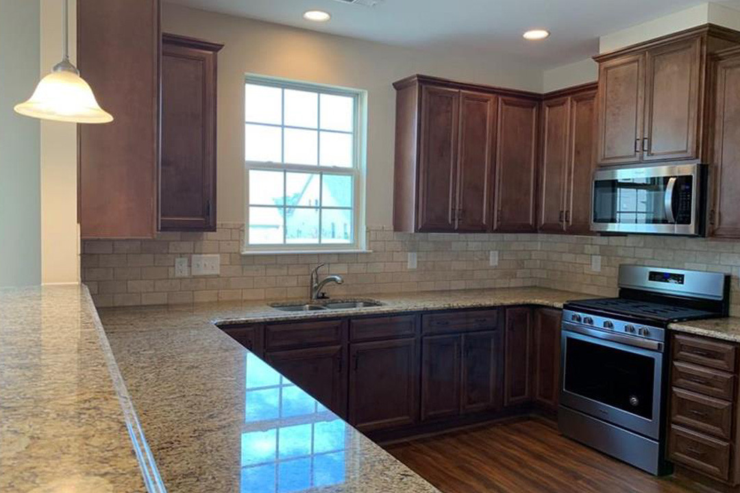 https://assets.windsorhomes.us/img/Seagrove_B_CSS_lot5_1289-Stone-Gables-Dr_kitchen.jpg