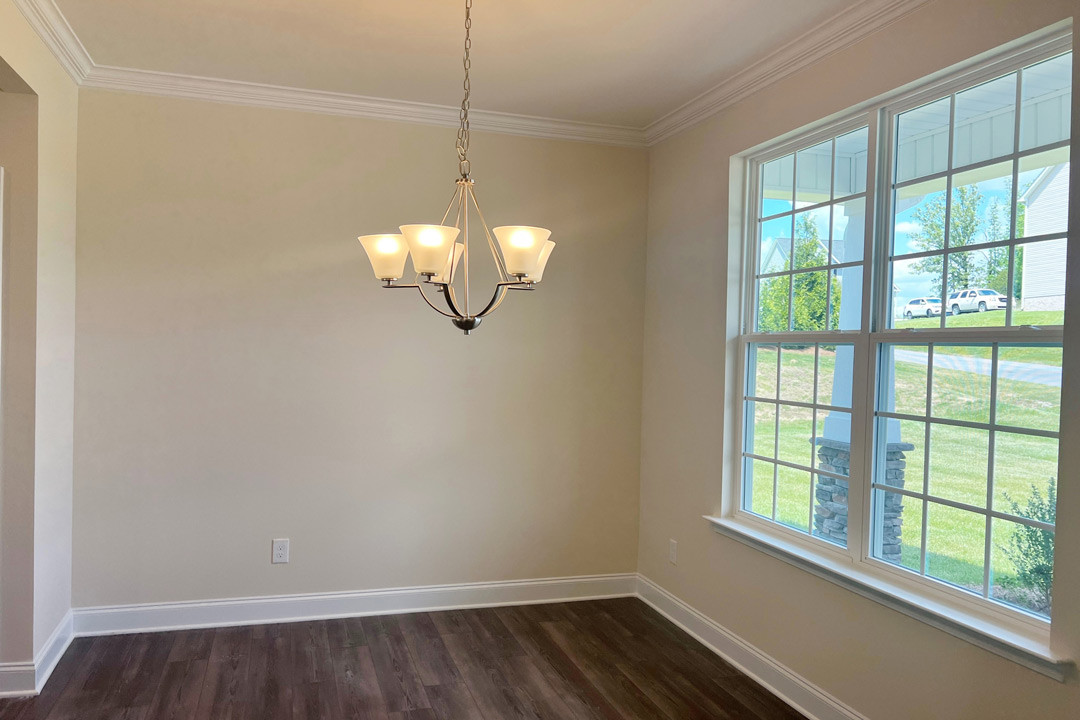 https://assets.windsorhomes.us/img/Seagrove_D_LS_lot200_196-Mimosa-Drive-dining-room.jpg