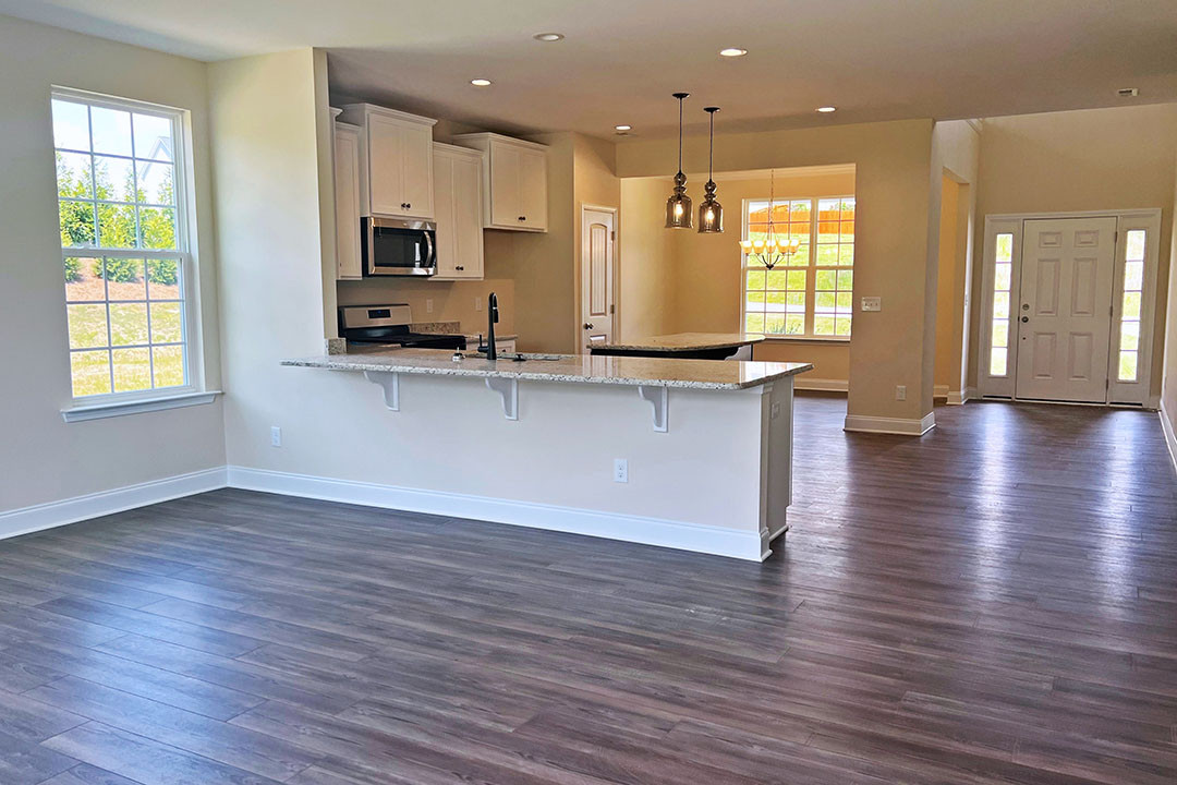 https://assets.windsorhomes.us/img/Seagrove_D_s3_ls_lot200_196_Mimosa_Drive_Kitchen.jpg