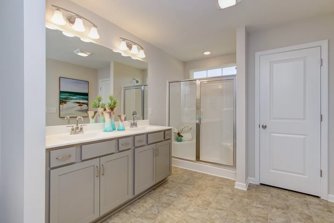 https://assets.windsorhomes.us/img/Seagrove_E_GRY2_lot2_9064_Gardens_Grove_Primary_Bathroom.webp