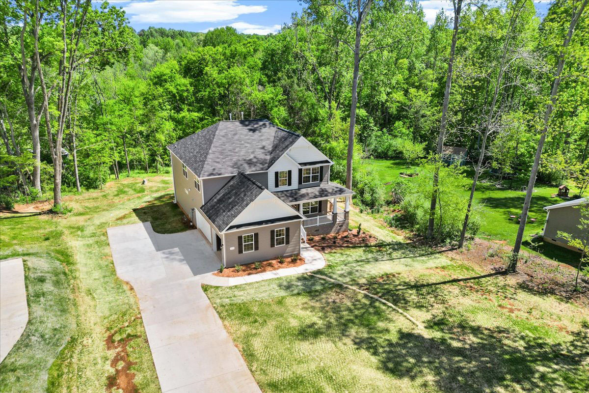 https://assets.windsorhomes.us/img/Seagrove_E_SWS_lot27_5226_Salem_Woods_Drive_front_drone.jpg