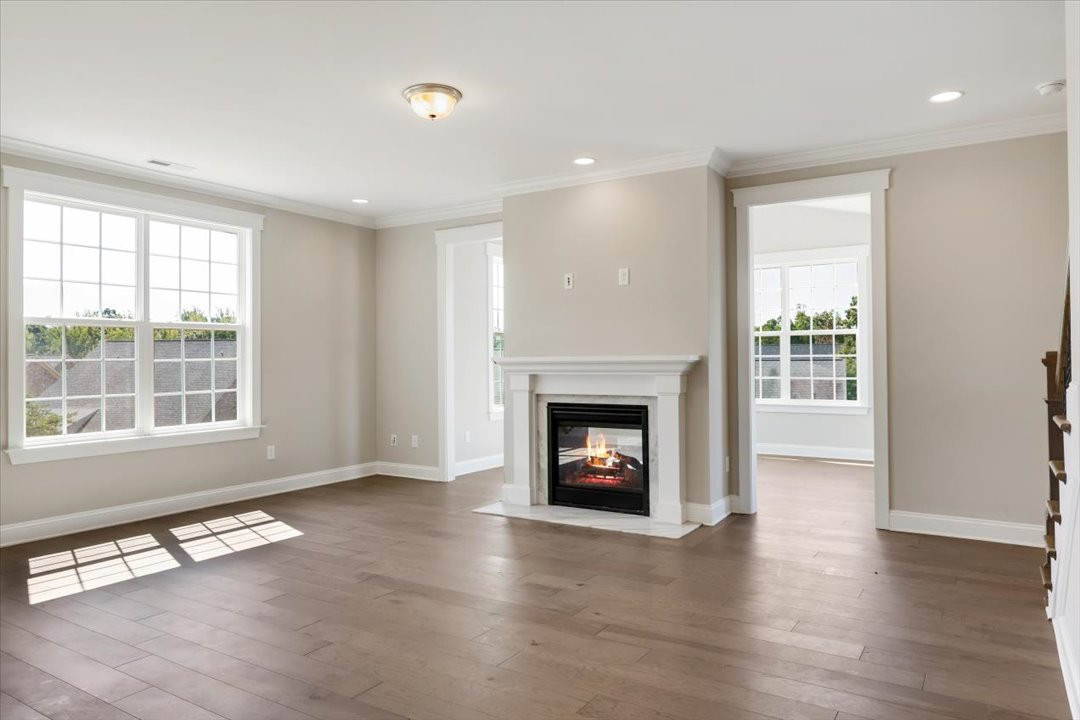https://assets.windsorhomes.us/img/Somerset_3_H_BD_lot36_2088_Dowell_ct_Great_Room.jpg