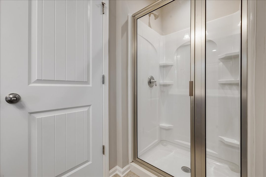 https://assets.windsorhomes.us/img/Southport_A_VR_lot42_1726_langlais_drive_Bathroom_View2.jpg
