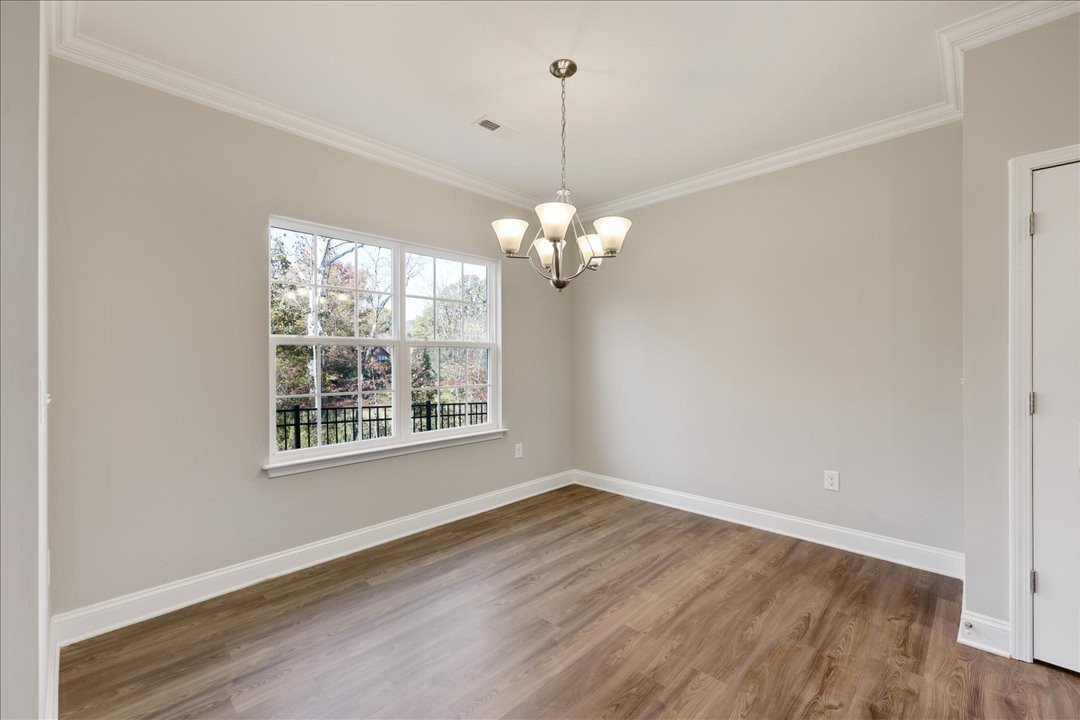 https://assets.windsorhomes.us/img/Southport_A_VR_lot42_1726_langlais_drive_Dining.jpg