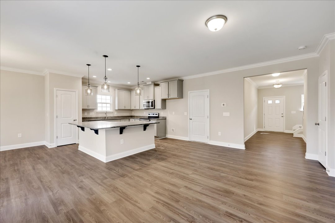https://assets.windsorhomes.us/img/Southport_A_VR_lot42_1726_langlais_drive_Foyer.jpg