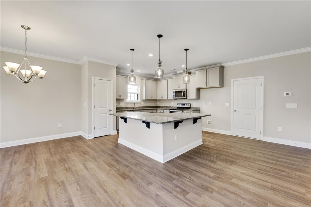 https://assets.windsorhomes.us/img/Southport_A_VR_lot42_1726_langlais_drive_Kitchen_view3.jpg