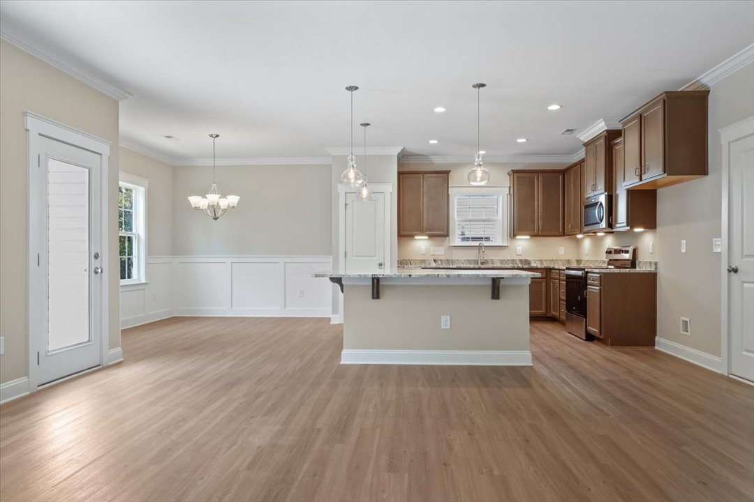 https://assets.windsorhomes.us/img/Southport_B_VR_lot40_1734_Langlais_Drive_Great_Room.jpg