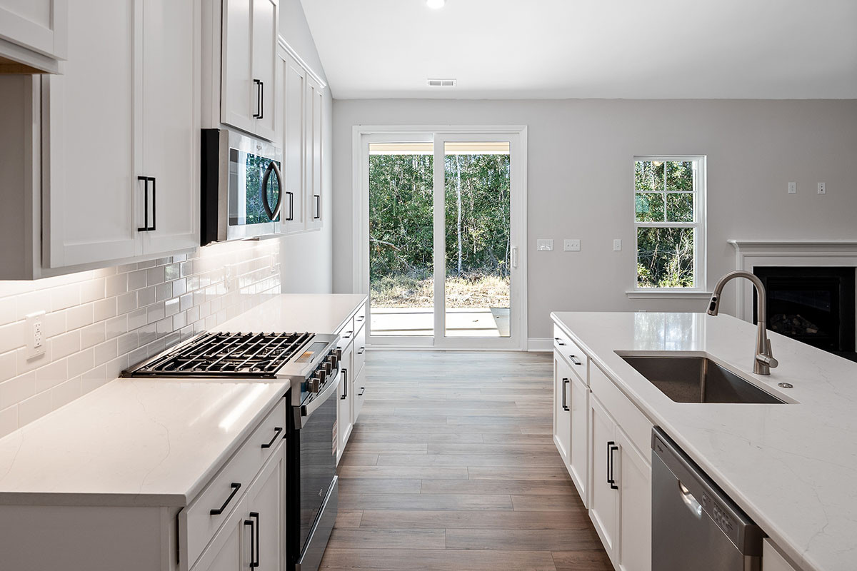 https://assets.windsorhomes.us/img/TT_lot73_Midland_elvD_171_Portico_Ct_Kitchen_2.jpg