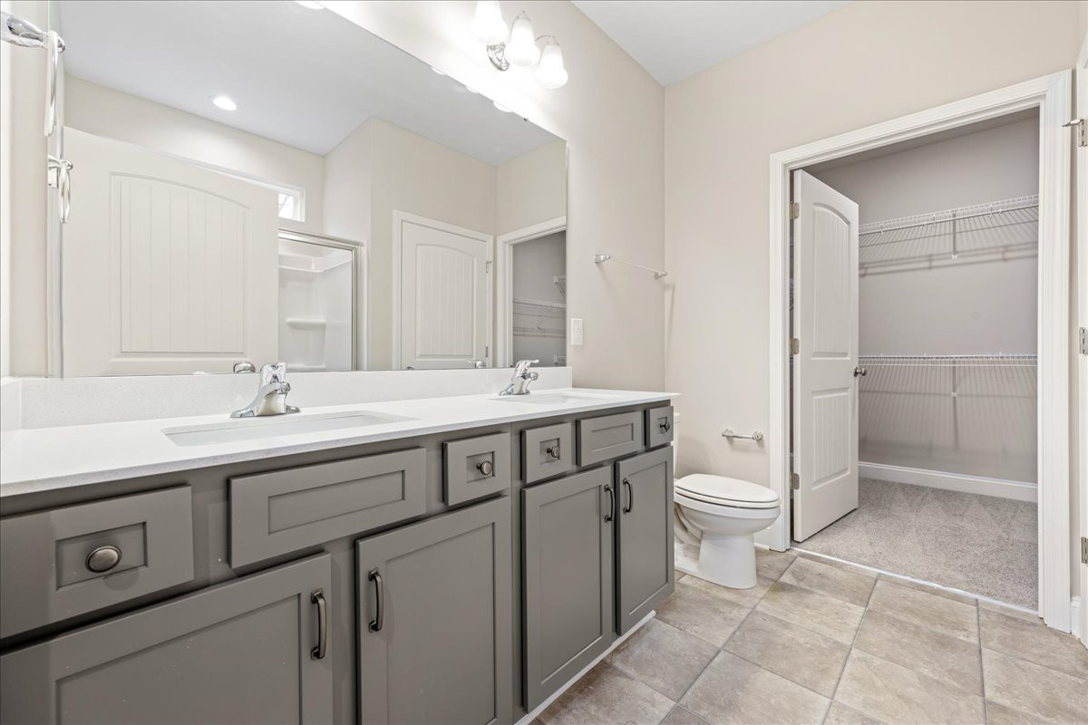 https://assets.windsorhomes.us/img/VR_lot1_Somerset_elvD_1786_Parham_Dr_primary_bath.jpg