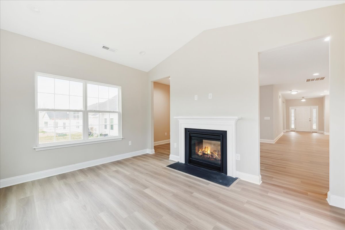 https://assets.windsorhomes.us/img/VR_lot1_Somerset_elvD_1786_Parham_Dr_sun_room_2.jpg