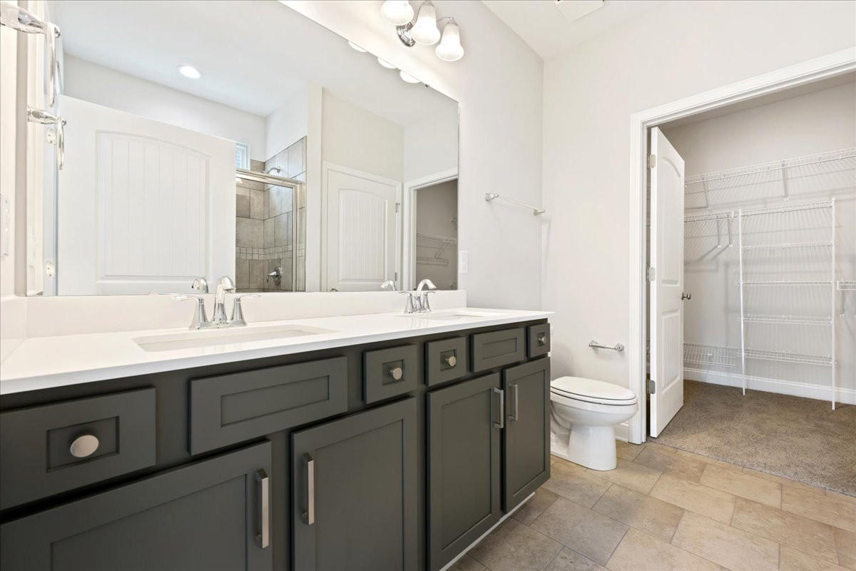https://assets.windsorhomes.us/img/VR_lot3_Somerset_elvG_1794_Parham_Drive_primary_bath.jpg