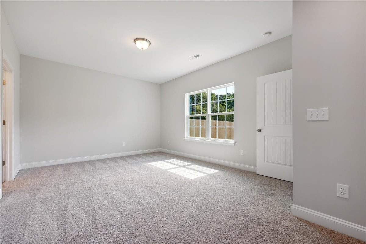 https://assets.windsorhomes.us/img/VR_lot3_Somerset_elvG_1794_Parham_Drive_primary_bedroom.jpg