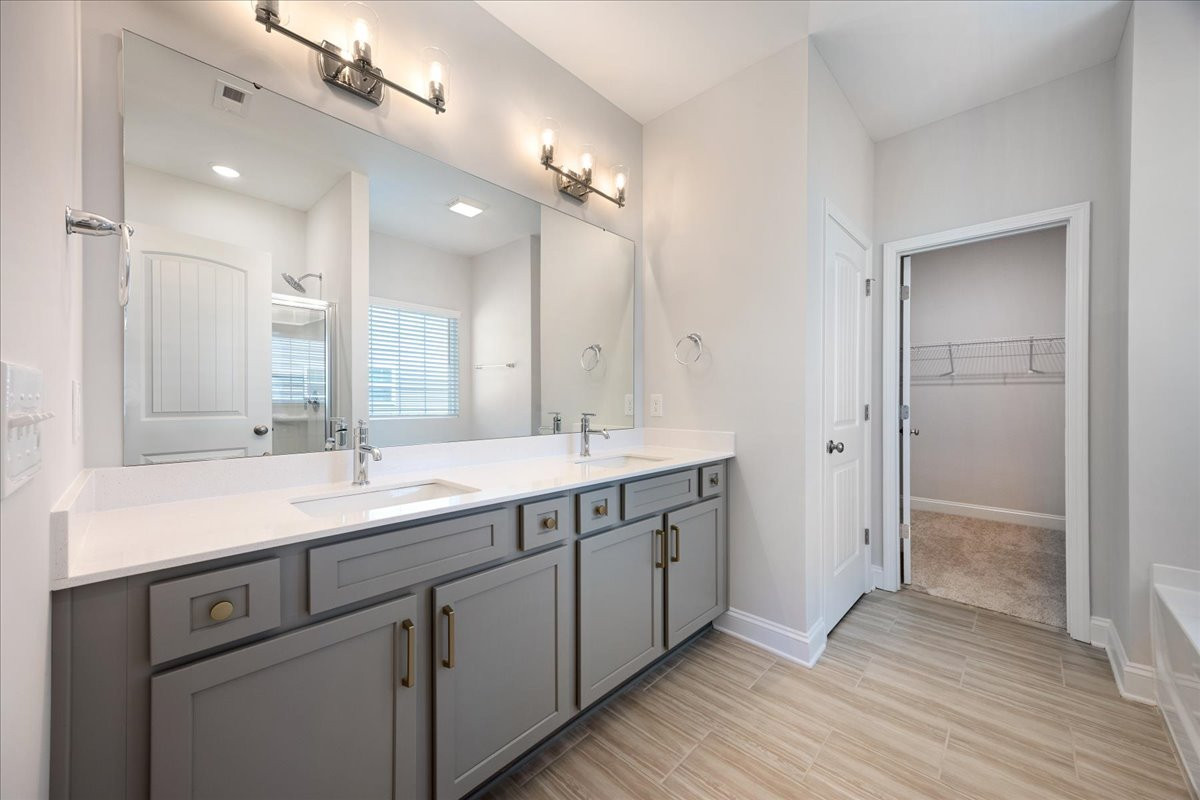 https://assets.windsorhomes.us/img/WP_lot1_Richmond_elvC_3301_Alyssa_Way_primary_bath.jpg