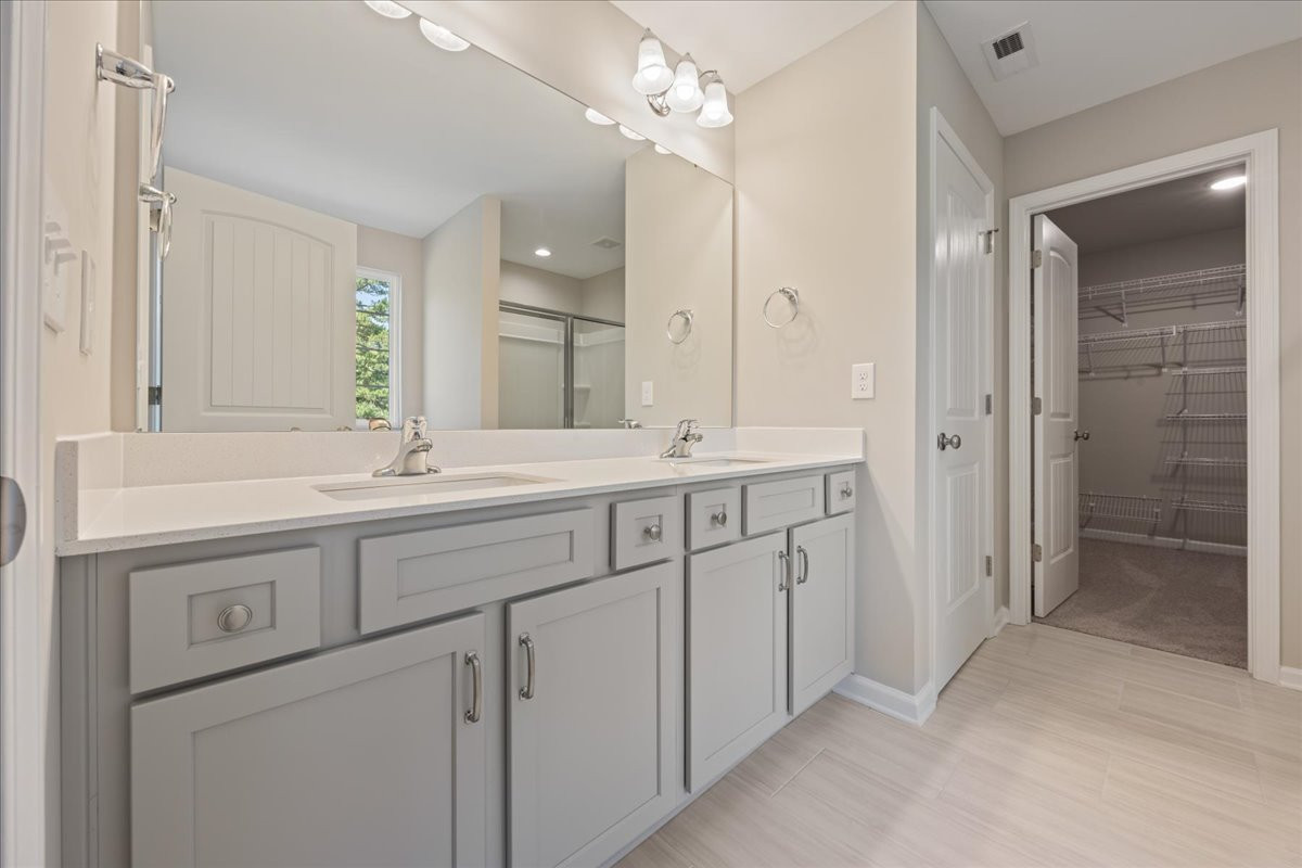 https://assets.windsorhomes.us/img/WP_lot33_Cameron_elvC_3199_Riley_Ford_Tr_primary_bath.jpg