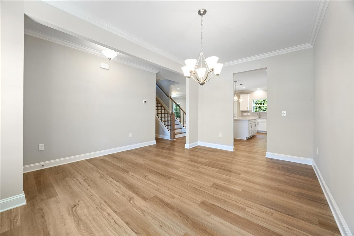 https://assets.windsorhomes.us/img/WP_lot38_Cameron_elvC_3171_Riley_Ford_Tr_dining_2.jpg