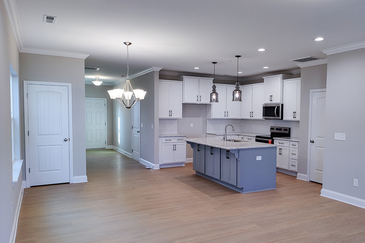 https://assets.windsorhomes.us/img/WP_lot44_Columbia_elvA_3194_Riley_Ford_Trail_kitchen_4.jpg