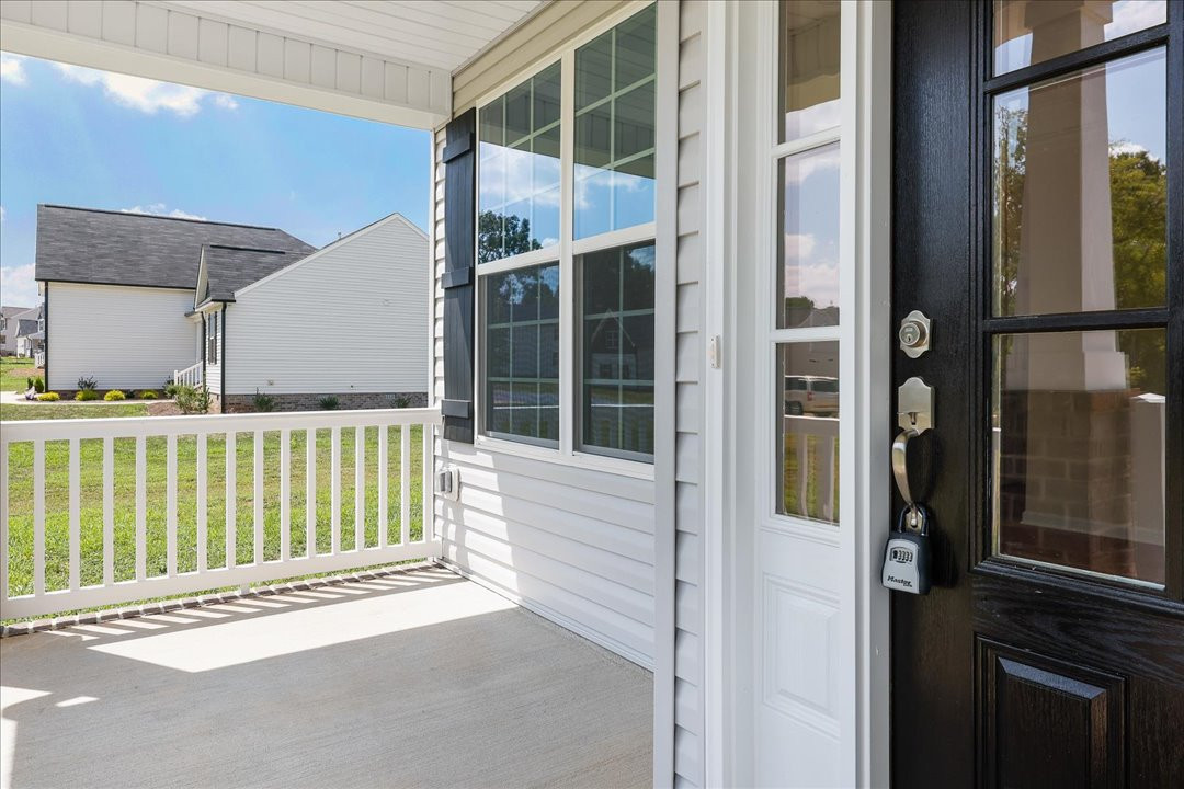 https://assets.windsorhomes.us/img/Wilmington_elvC_KL_lot30_1305_Reading_Ct_Front_Porch.jpg