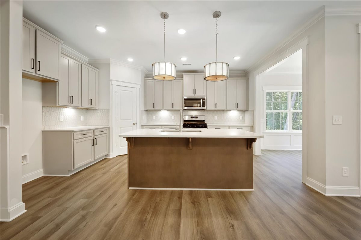https://assets.windsorhomes.us/img/e_MG_lot51_Pembroke_elvB_1075_Fairhaven_Drive_exterior_kitchen.jpg