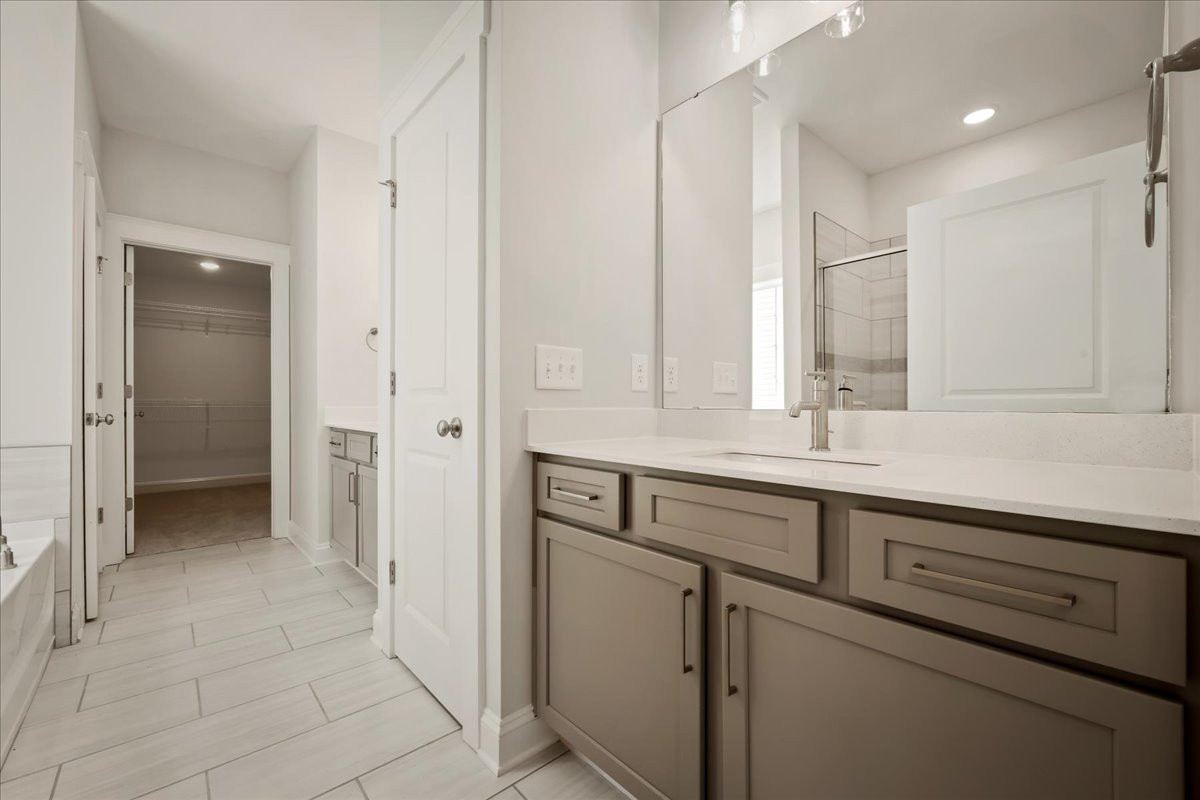 https://assets.windsorhomes.us/img/e_MG_lot51_Pembroke_elvB_1075_Fairhaven_Drive_exterior_primary_bath.jpg