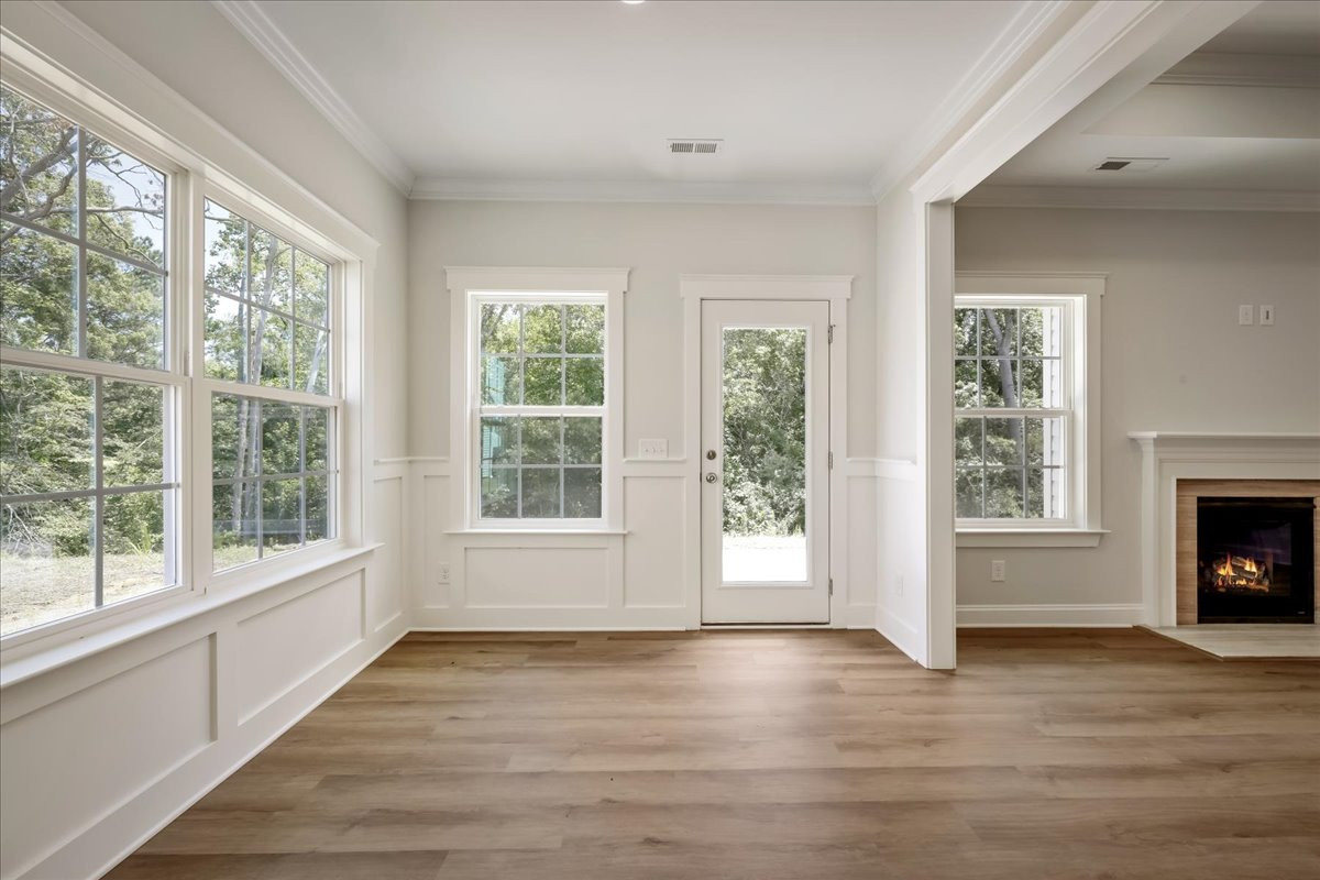 https://assets.windsorhomes.us/img/e_MG_lot51_Pembroke_elvB_1075_Fairhaven_Drive_exterior_sun_room.jpg