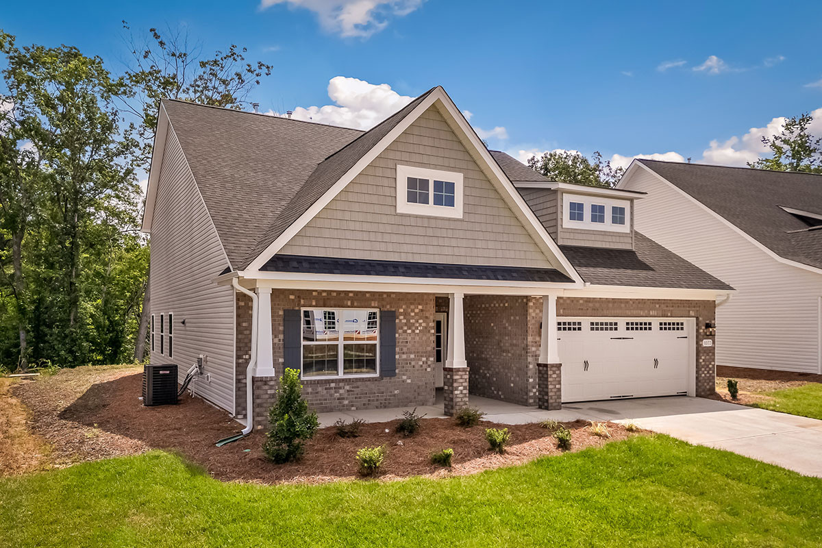 https://assets.windsorhomes.us/img/e_MG_lot52_Cotswold_F_1073_Fairhaven_Dr_exterior_side.jpg