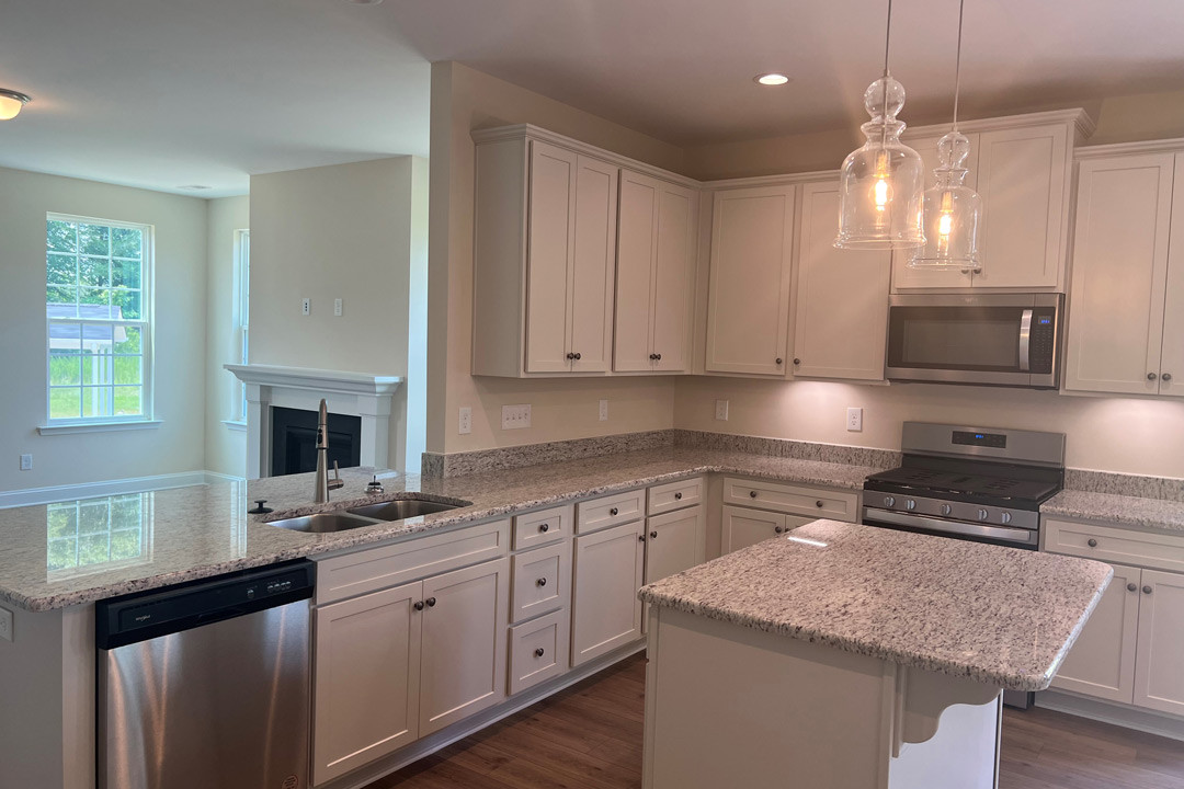 https://assets.windsorhomes.us/img/lewisville_F_LS_lot201_216-Mimosa-Drive-kitchen.jpg